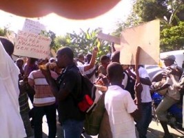Haiti - Social : Demonstration for electricity in Croix-Martyr