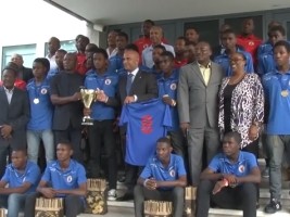Haïti - Sports : Le Premier Ministre félicite la sélection U-17, championne de la Coupe Caraïbe