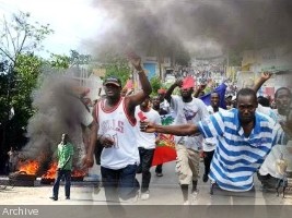 Haiti - Politic : The protesters crossing safety barriers of the National Palace