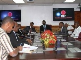 Haïti - Économie : Le Ministre Laleau dialogue avec des syndicalistes du transport