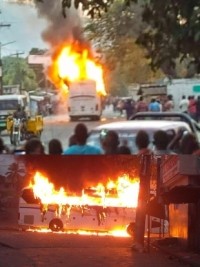 Haïti - FLASH : Un autobus de «Capital Coach Line» attaqué et incendié