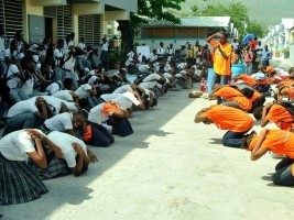 Haiti - Security : Teaching children lifesaving techniques