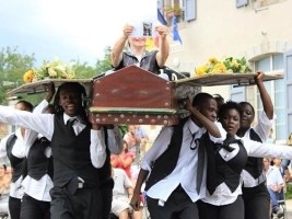 Haiti - Culture : «Le cercueil» a street theater not to be missed