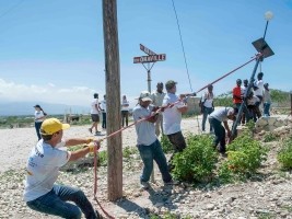 Haiti - Social : DHL installs solar street lights and plant trees