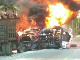 Haïti - FLASH : Un camion-citerne entre en collision avec un Tap-tap