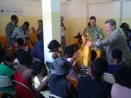 Haïti - Santé : Distribution de kits anti-Zika à des femmes enceintes
