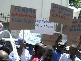 Haiti - Justice : Sit-in outside the offices of the CSC/CA