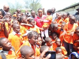 Haïti - Social : Visite de la Première Dame au Camp d'été de Soleil 19
