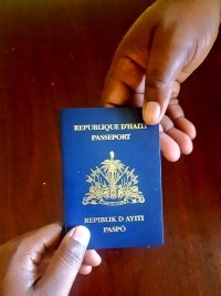 Haiti - DR : The Haitian Embassy handed some documents to the Haitians