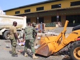 Haiti - Environment : Our Military Engineering Corps collect garbage !