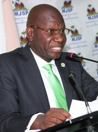 Haïti - Justice : Le Ministre de la Justice met en garde le Commissaire du Gouvernement