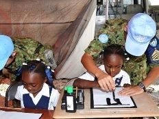 Haiti - Humanitarian : The Japanese soldiers alongside the Haitian students