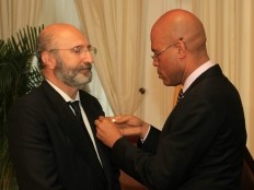 Haïti - Diplomatie : Juan Fernandez Trigo décoré de l'ordre national Honneur et Mérite