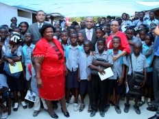 Haiti - Education : Laurent Lamothe wishes that one million students receive a good meal daily