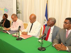 Haiti - Reconstruction : The President Martelly releases the downtown of Port-au-Prince...