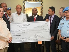 Haiti - Reconstruction : India handing over a check $5 million to the Haitian State