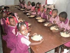 Haiti - Education : 685.000 more students this year, in school canteens