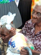 Haiti - Social : Distribution of baskets of solidarity at Sanatorium Sigueneau
