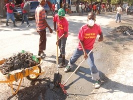 Haiti - Social : Clean sweep in the neighborhood of Bon-Repos