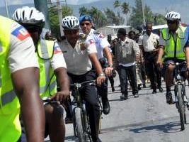 Haïti - Sécurité : Patrouille de policiers à vélo à Cité Soleil