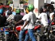 Haïti - RD : Des taxi-motos haïtiens s’approvisionnent en carburant à Dajabón