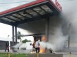 Haïti - Sécurité : Des manifestants mettent le feu à une station service TOTAL
