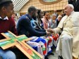 Haïti - Religion : Des jeunes haïtens offrent une croix au Pape François