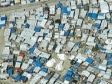 6 mois après le séisme, 1,500,000 personnes vivent dans plus de 1,300 camps en Haïti. Certains camps ne sont que de pauvres abris de fortune, d’autres gérés par des ONG sont de véritable villes de toile hébergeant parfois plus de 50,000 sinistrés.