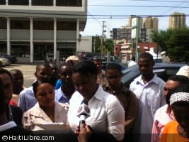 Haïti - Politique : La communauté haïtienne en RD exige la gratuité des documents d’identification