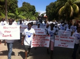 Haiti - Social : Stones against the Dove of Peace...