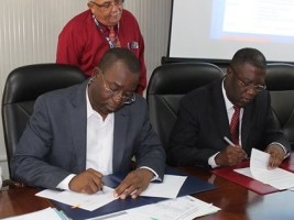 Haïti - Économie : Le Ministère du Commerce signe 2 accords pour le projet de 42 micro-Parcs