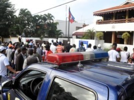 Haiti - Dominican Republic : Demonstration in front the Consulate of Haiti in Santiago