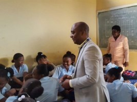 iciHaiti - Education : Surprise visit of Nesmy Manigat in schools
