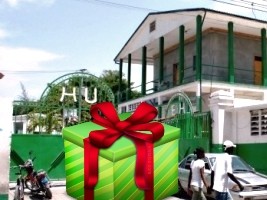 iciHaïti - Social : Remise de cadeaux et repas de Noël à l'HUEH