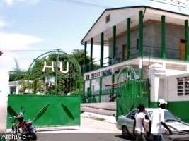 iciHaiti - Health : Sit-in of dissatisfied citizens front HUEH