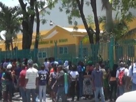 Haiti - Economy : Thousands of textile workers took to the streets