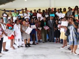 iciHaïti - Social : Le Ministre Nazaire a célébré la fête des mères du Ministère