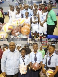 Haiti - Politics : Distribution of sports equipment to schools