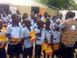 iciHaïti - Éducation : Distribution d’ouvrages de sensibilisation sur les droits des enfants