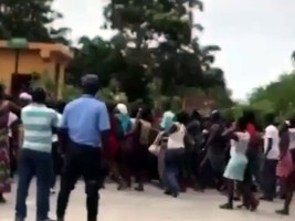 Haiti - FLASH : Workers forced to take the street, companies close