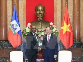 Haiti - Politics : Youri Latortue speaks with the President of Vietnam