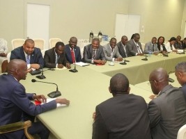 Haiti - Politics : Moïse brings together 8 mayors and made promises against insalubrity