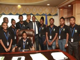 iciHaiti - Social : Le couple présidentiel reçoit les écoliers bénéficiaires des emplois d’Été de la TNH
