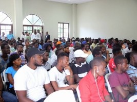 iciHaïti - Politique : Formation de 300 jeunes en réparation de téléphone portable