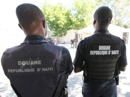 Haiti - Politics : Customs officers accept a truce...