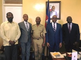 iciHaiti - Politic : The Prime Minister visits the Ministry of Defense