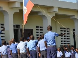 iciHaïti - AVIS : Levée du drapeau et chant patriotique obligatoires dans les écoles
