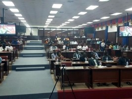iciHaïti - Politique : 150 jeunes étudiants de Môle-Saint-Nicolas en visite au Parlement