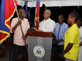Haiti - World Cup : Moïse hands the flag to our Grenadières U-20