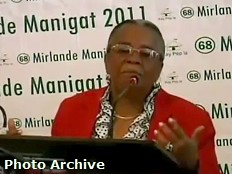 Haiti - Aristide : Mirlande Manigat adjusts her speech